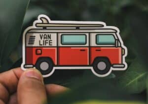 VanLife Sticker VW Bus Klassiker Hand Comic e1618469998172