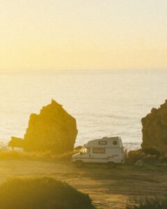 VanLife Van Sonnenuntergang Meer Wasser Hochdach Camper