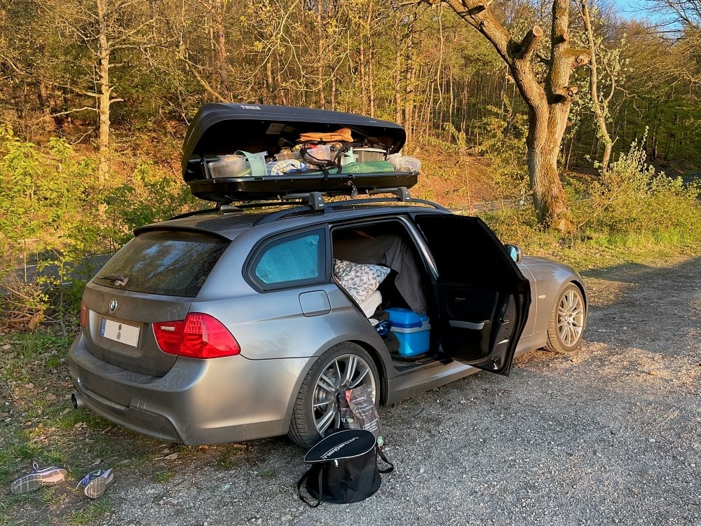 Camping im BMW 3er Touring E91 mit Thule Dachbox und BMW Dachträgern