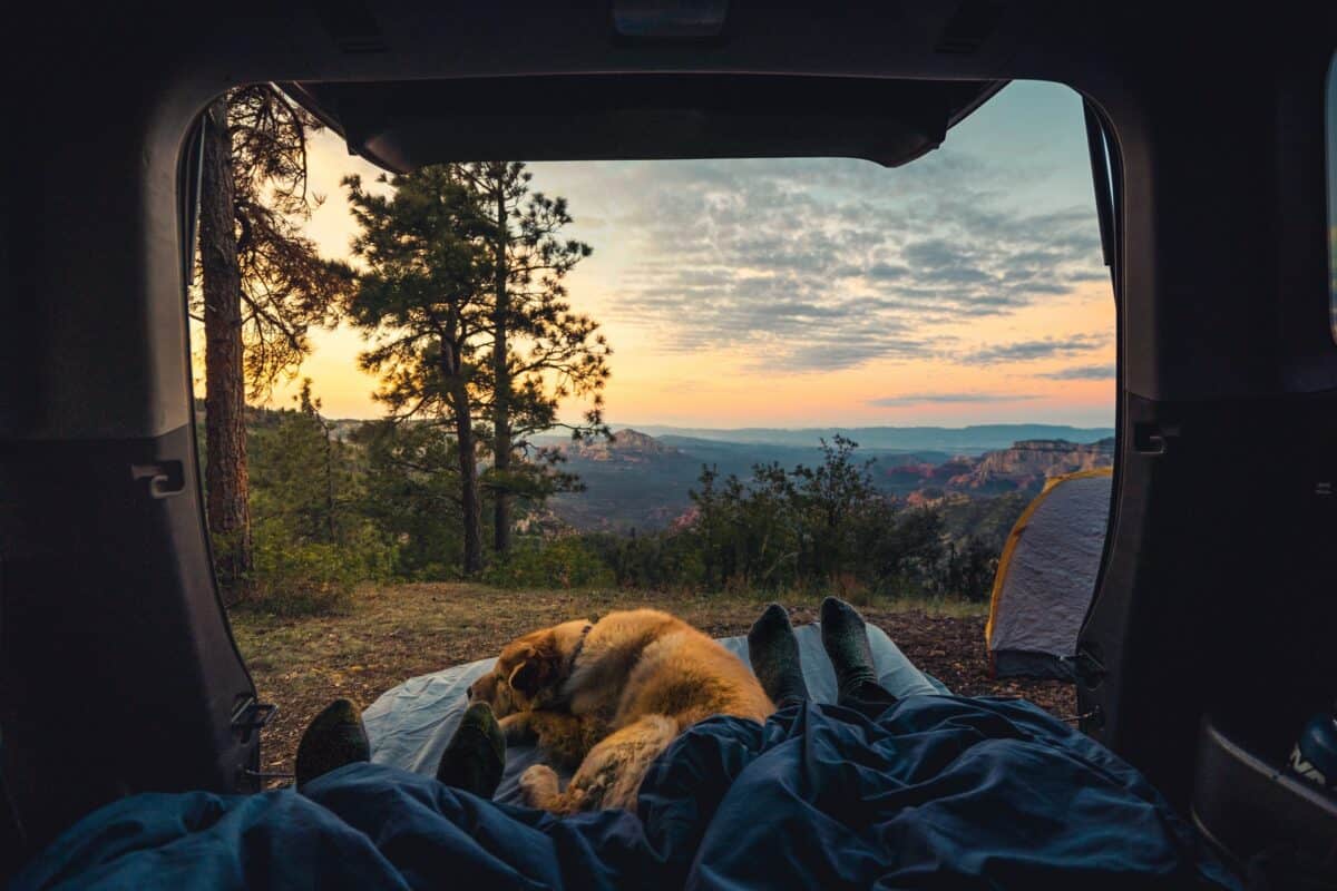 Schlafen im auto. Schlafset zur bequemen Übernachtung im Auto (auch für  Camping oder zu Hause)