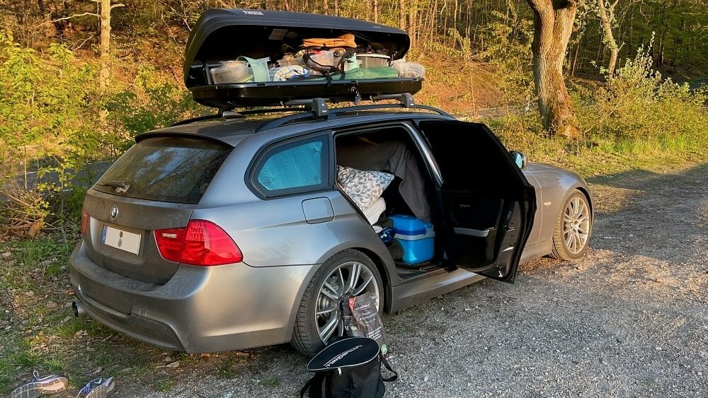 Camping im BMW 3er Touring E91 mit Thule Dachbox und BMW Dachträgern