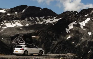 Dachzelt VW Scirocco Berge Schnee e1695652196248