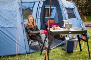 Campingküche "Koche" von travel tiger beim Camping mit Zelt